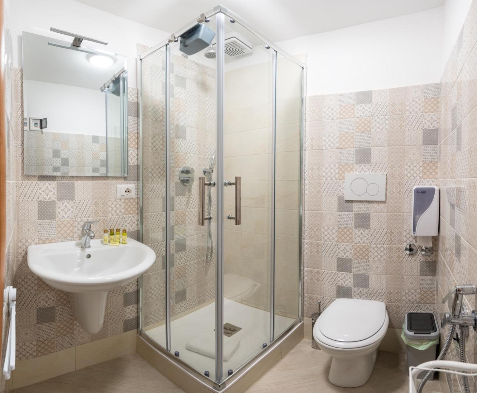 Conte Cavour Hotel Месина Екстериор снимка